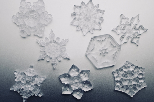 【特集掲載】雪、ついてるよ no.08 雪の結晶　ピンブローチ　扇状結晶《2月末まで》 7枚目の画像