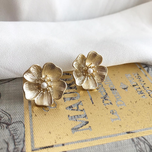 5日以内発送◎big マットフラワーのシンプルピアス/イヤリング*和装*白