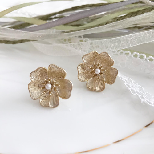 5日以内発送◎big マットフラワーのシンプルピアス/イヤリング*和装*白