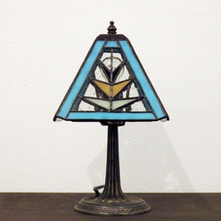 幾何学柄の　ステンドグラスランプ　　 3枚目の画像
