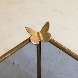ステンドグラス　蝶がアクセントの小物入れ 2枚目の画像