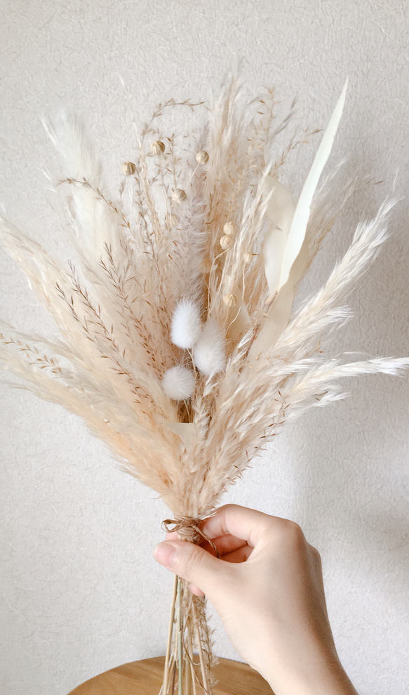 パンパスグラスと白い小花のブーケ　　スワッグ　　ドライフラワー 6枚目の画像