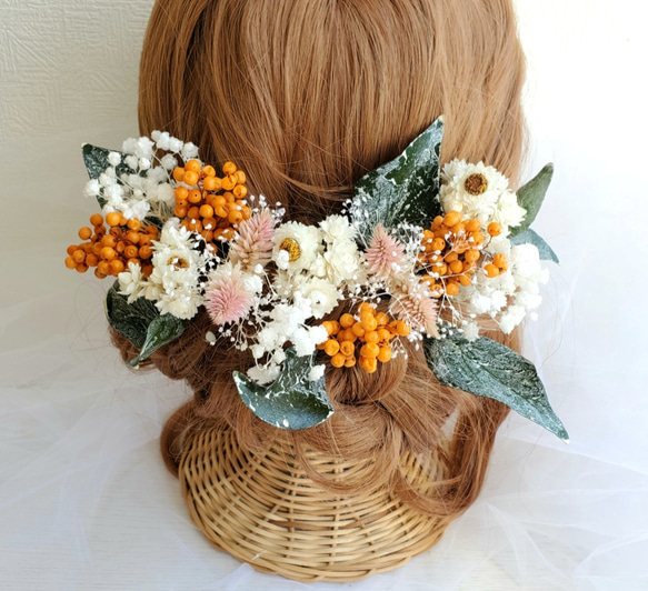 小花とベリーのナチュラル　オレンジ　髪飾り　成人式 結婚式 ドライフラワー 1枚目の画像