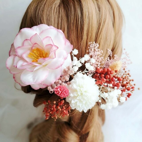 ３カラー　椿　カスミソウ　ベリー　シンプル　髪飾り　造花　プリザーブドフラワー 1枚目の画像