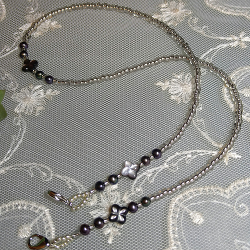 ♪319❤️ 蝶々　淡水パール　マスクチェーン　メガネチェーン　マスク 黒蝶貝と淡水パール、ボヘミアンビーズのマスクホルダー（メガネ