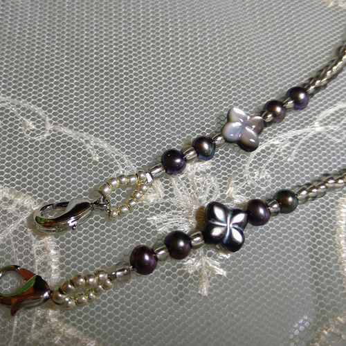 黒蝶貝と淡水パール、ボヘミアンビーズのマスクホルダー（メガネ