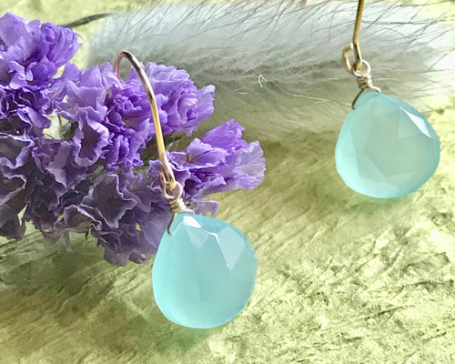 マザーオブパールペアルースカービング＆モスアクアマリンのピアス　14kgf amphora / バロックパール×アクアマリンシルバーピアス 18KGF