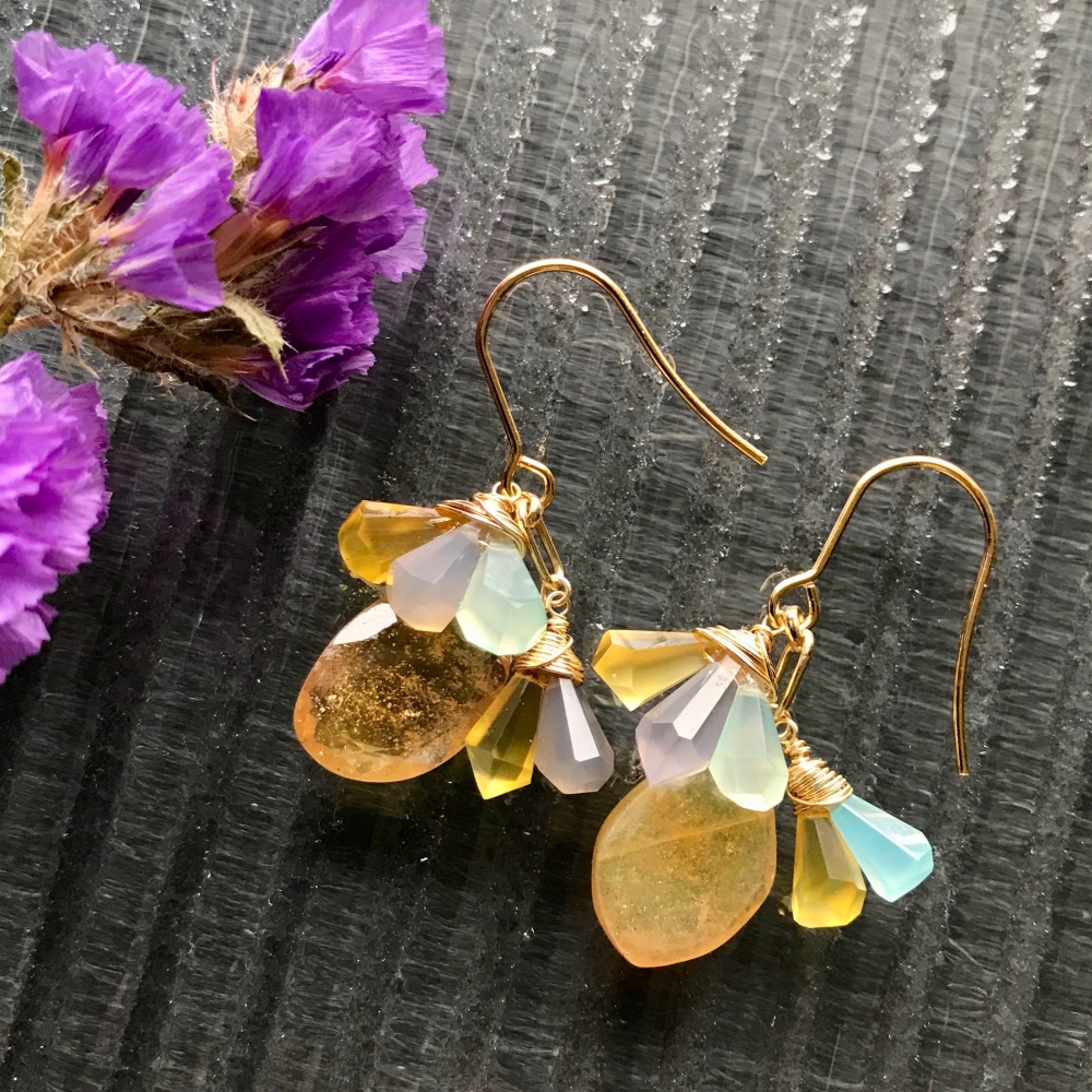 14kgf  イエローサファイア と オニキス の デザインピアス