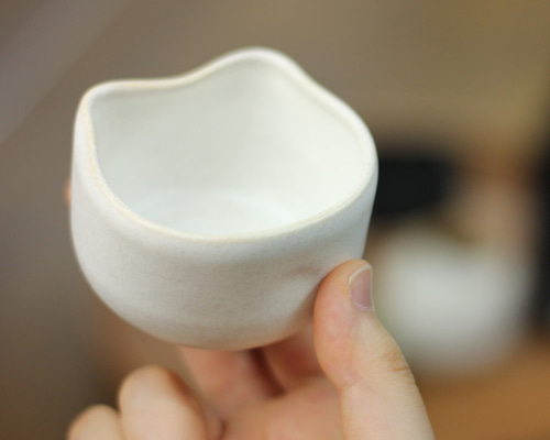 猫の形がかわいい！」猫のぐい呑み 白猫Ver. おちょこ・ぐい呑み・徳利