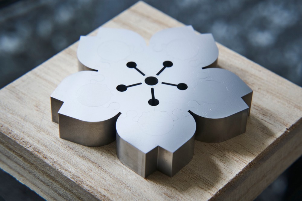 ”世界最難易度”を目指した「たった15ピース」の桜パズル