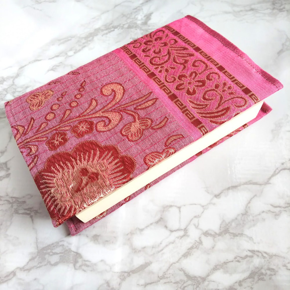 ブックカバー　文庫本　ピンク 絹　プレゼント　A6　女性　花　女の子 シルク 2枚目の画像