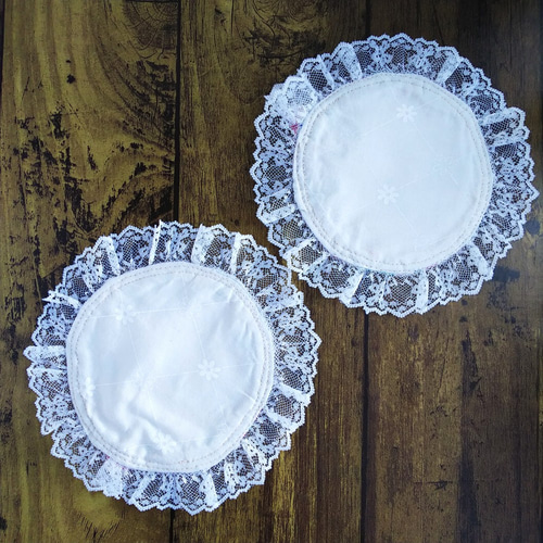 大人可愛い♡レースのドイリー❤︎（コースターにも） 人気】*お花モチーフ*11.5cm ビーズの縁取り レース編み 立体