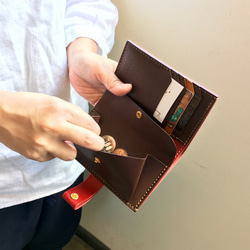 手帳のような財布／赤×チョコ×キャメル 4枚目の画像