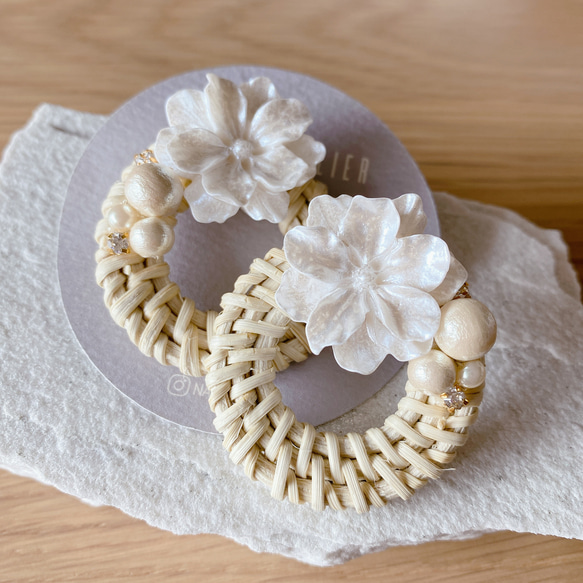 [time sale] white flower rattan pierce 1枚目の画像