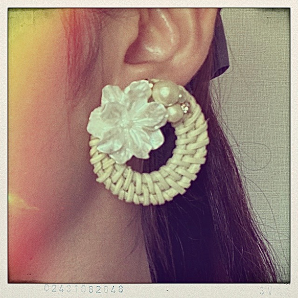 [time sale] white flower rattan pierce 3枚目の画像