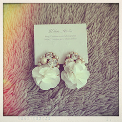 white flower pierce 2枚目の画像