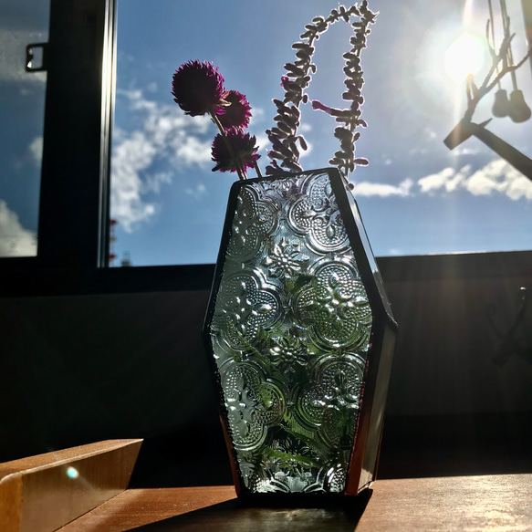✴︎再販✴︎ステンドグラスの花瓶(白)【受注製作】 3枚目の画像