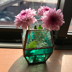 ステンドグラスのアンティーク調花瓶(グリーン)【受注製作】 1枚目の画像