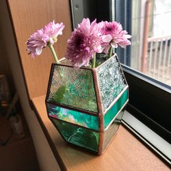 ステンドグラスのアンティーク調花瓶(グリーン)【受注製作】 2枚目の画像