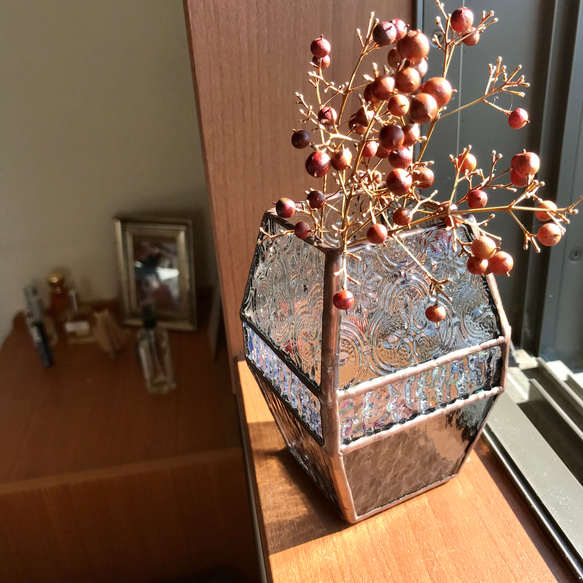 ステンドグラスのアンティーク調花瓶(グレー)【受注製作】 2枚目の画像
