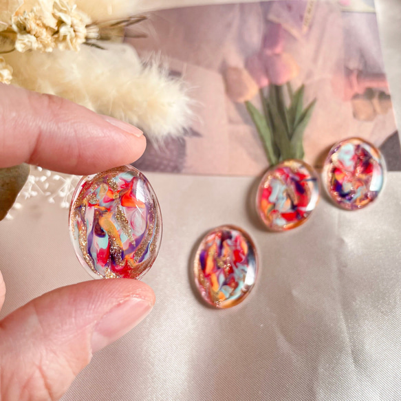 glass oval tulip paint Earrings 7枚目の画像