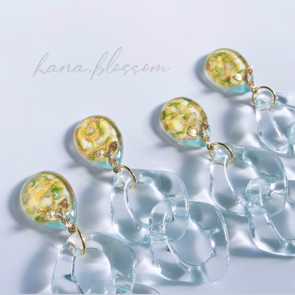 【再販】glass drop mimosa flower clear mint Earrings 1枚目の画像