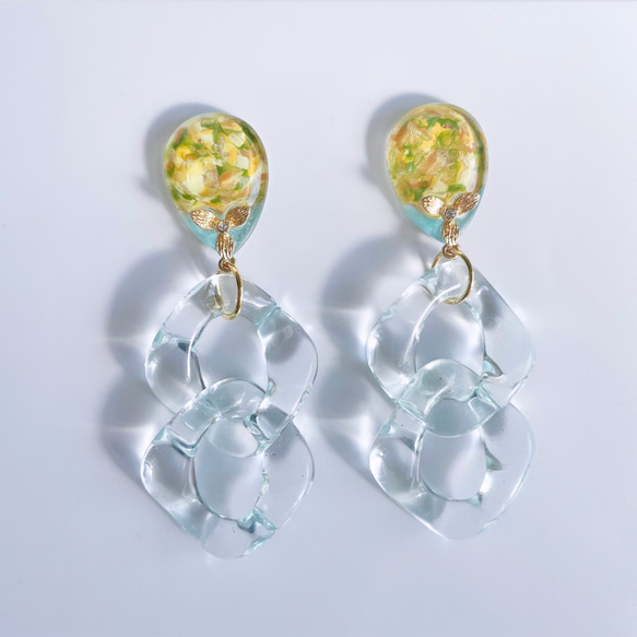 【再販】glass drop mimosa flower clear mint Earrings 3枚目の画像