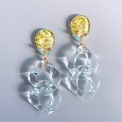 【再販】glass drop mimosa flower clear mint Earrings 4枚目の画像