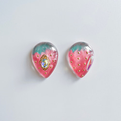 glass drop milky strawberry Earrings 3枚目の画像