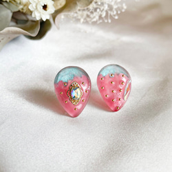 glass drop milky strawberry Earrings 4枚目の画像