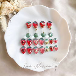 glass drop milky strawberry Earrings 8枚目の画像