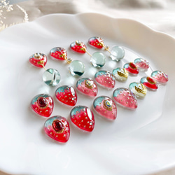 glass drop milky strawberry Earrings 9枚目の画像