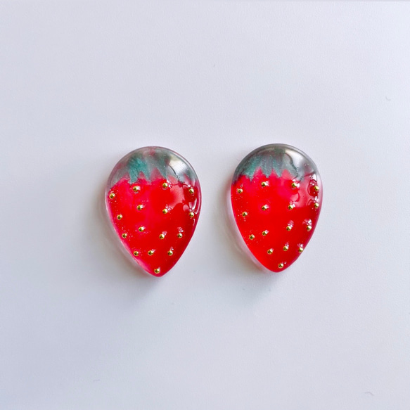 玻璃滴水草莓耳環 第3張的照片