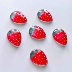 glass drop water strawberry Earrings 4枚目の画像