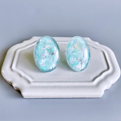 glass oval mint green Earrings 5枚目の画像