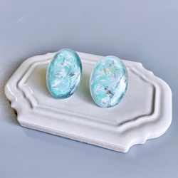 glass oval mint green Earrings 6枚目の画像