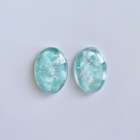 glass oval mint green Earrings 8枚目の画像