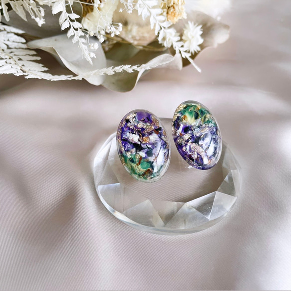 《選べる》glass oval pansy motif Earrings 3枚目の画像