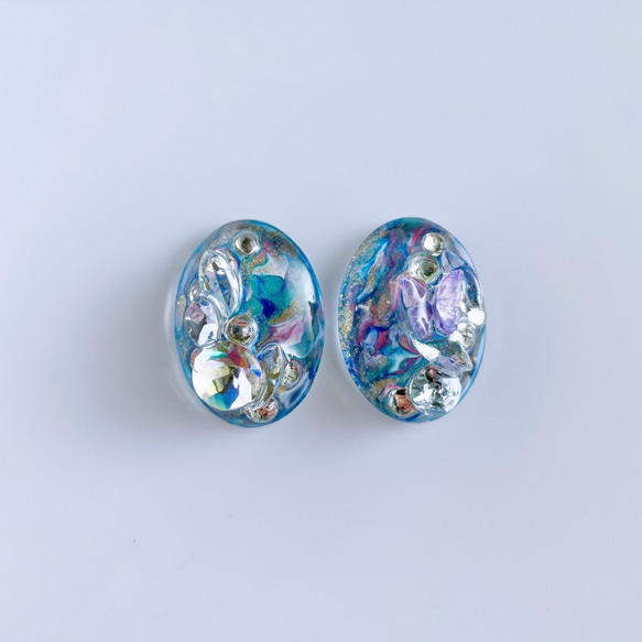 glass oval butterfly blue multi Earrings 2枚目の画像