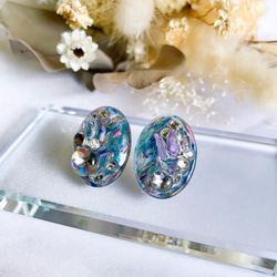 glass oval butterfly blue multi Earrings 3枚目の画像