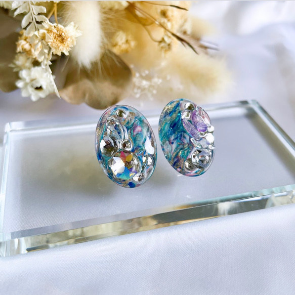 glass oval butterfly blue multi Earrings 4枚目の画像