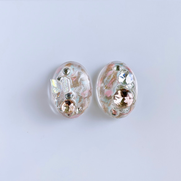 glass oval butterfly pink brown Earrings 2枚目の画像