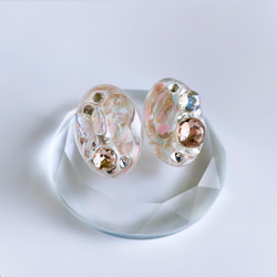 glass oval butterfly pink brown Earrings 5枚目の画像