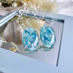 《選べる》glass oval hydrangea light blue Earrings 6枚目の画像