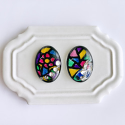 glass oval stained glass paint black Earrings ③ 2枚目の画像