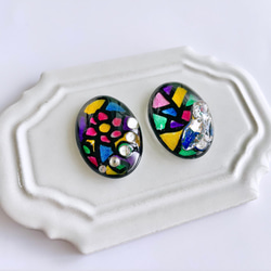 glass oval stained glass paint black Earrings ③ 3枚目の画像