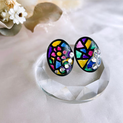 glass oval stained glass paint black Earrings ③ 4枚目の画像