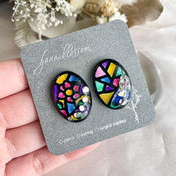 glass oval stained glass paint black Earrings ③ 6枚目の画像