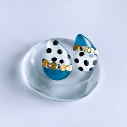 glass drop dalmatian blue Earrings 4枚目の画像