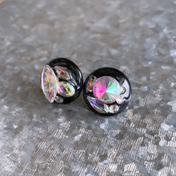 glass round nuance crystal black Earrings  ① 2枚目の画像